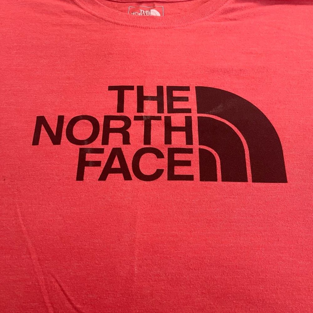 Mens slim fit North Face t shirt!